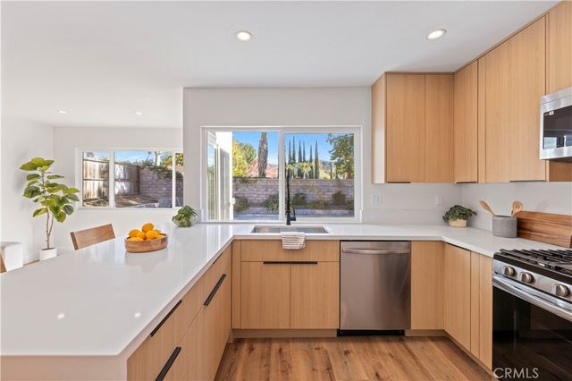 28218 Oaklar Drive, Saugus, CA 91350