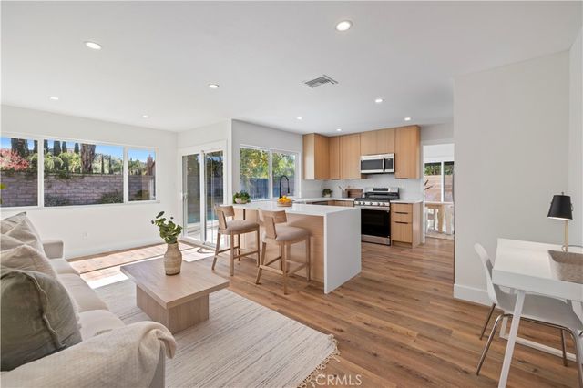 28218 Oaklar Drive, Saugus, CA 91350