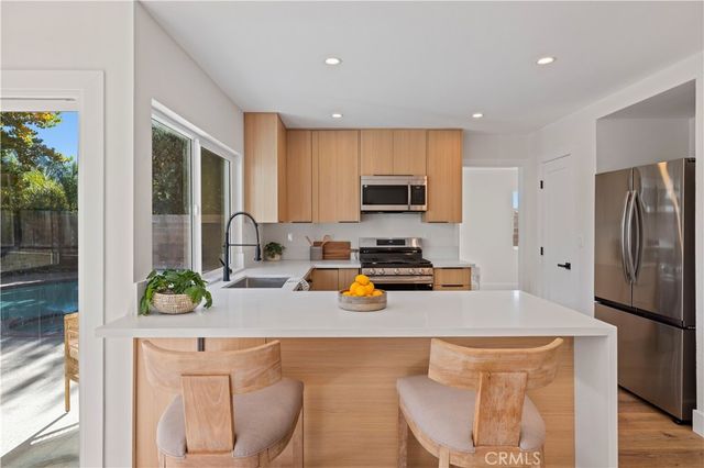 28218 Oaklar Drive, Saugus, CA 91350