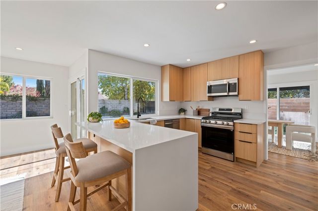 28218 Oaklar Drive, Saugus, CA 91350