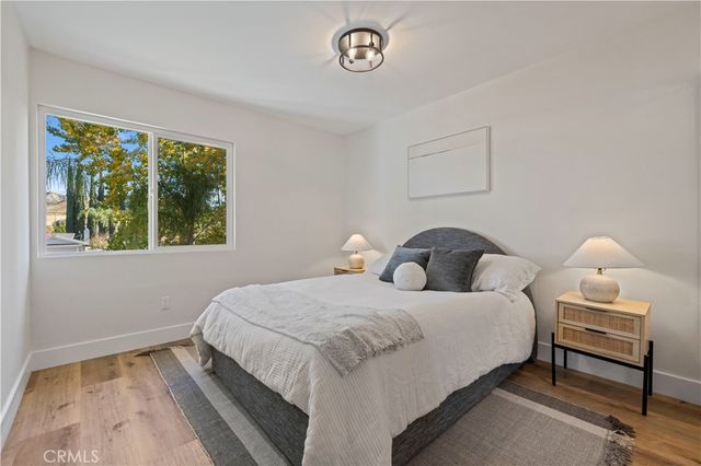 28218 Oaklar Drive, Saugus, CA 91350