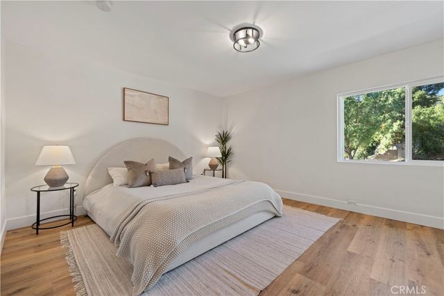 28218 Oaklar Drive, Saugus, CA 91350