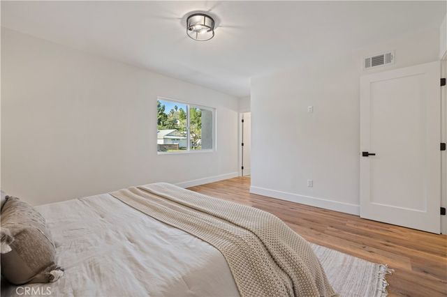 28218 Oaklar Drive, Saugus, CA 91350