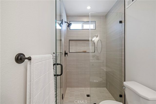 28218 Oaklar Drive, Saugus, CA 91350