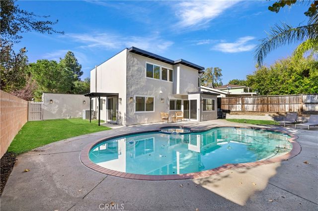 28218 Oaklar Drive, Saugus, CA 91350