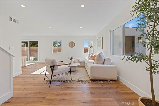 28218 Oaklar Drive, Saugus, CA 91350