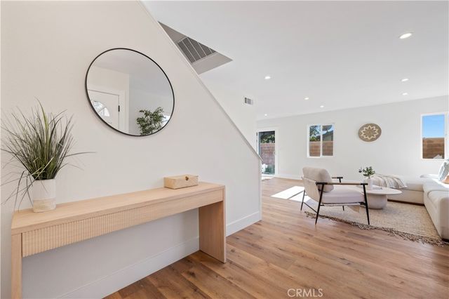 28218 Oaklar Drive, Saugus, CA 91350