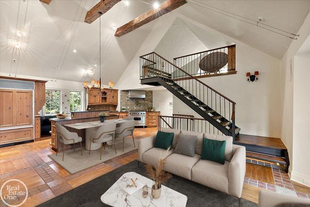 17680 E Jefferson Avenue, Grosse Pointe, MI 48230