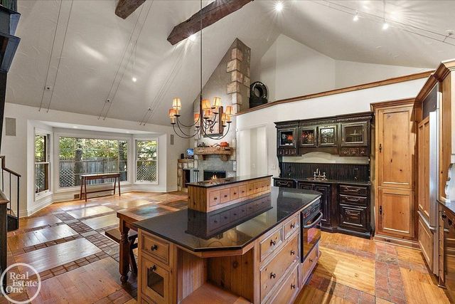 17680 E Jefferson Avenue, Grosse Pointe, MI 48230