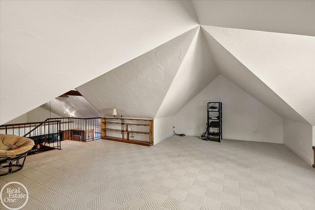 17680 E Jefferson Avenue, Grosse Pointe, MI 48230