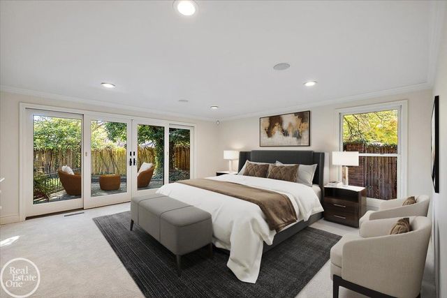 17680 E Jefferson Avenue, Grosse Pointe, MI 48230