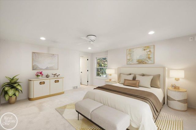 17680 E Jefferson Avenue, Grosse Pointe, MI 48230