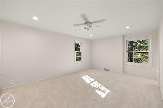 17680 E Jefferson Avenue, Grosse Pointe, MI 48230