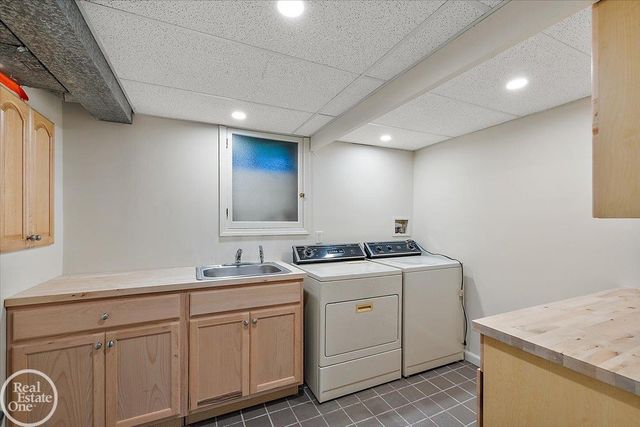 17680 E Jefferson Avenue, Grosse Pointe, MI 48230