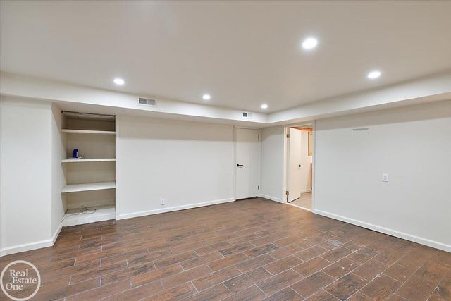 17680 E Jefferson Avenue, Grosse Pointe, MI 48230