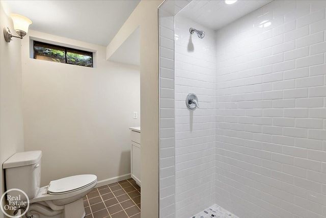 17680 E Jefferson Avenue, Grosse Pointe, MI 48230