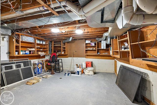 17680 E Jefferson Avenue, Grosse Pointe, MI 48230