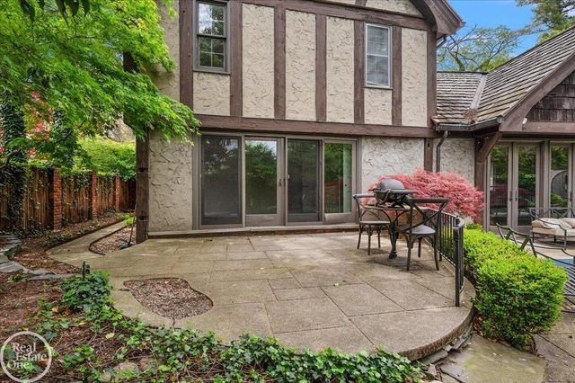 17680 E Jefferson Avenue, Grosse Pointe, MI 48230