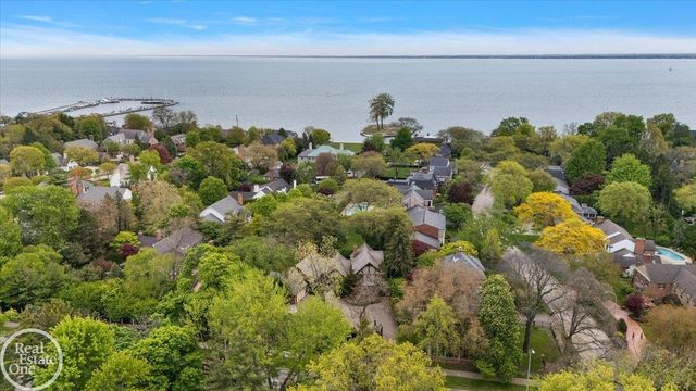 17680 E Jefferson Avenue, Grosse Pointe, MI 48230