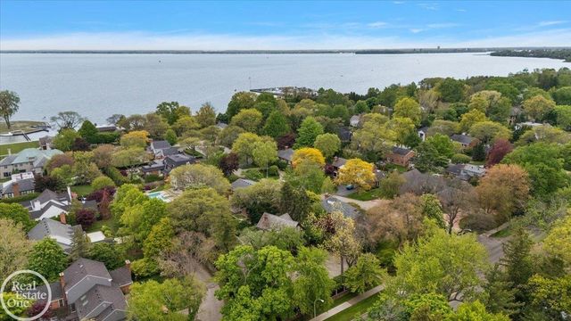 17680 E Jefferson Avenue, Grosse Pointe, MI 48230