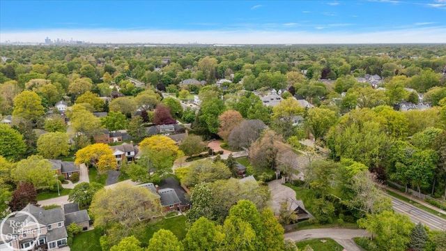 17680 E Jefferson Avenue, Grosse Pointe, MI 48230