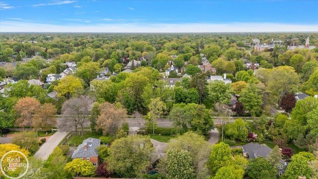 17680 E Jefferson Avenue, Grosse Pointe, MI 48230