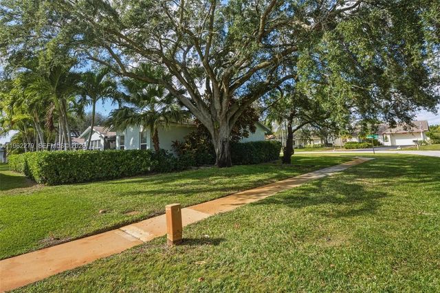 10308 Greenbriar Court, Boca Raton, FL 33498