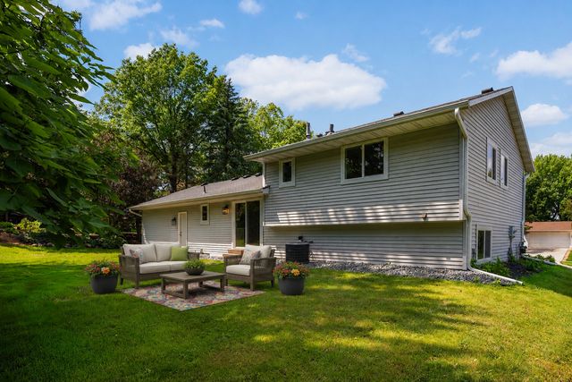 8090 159th Street W, Apple Valley, MN 55124