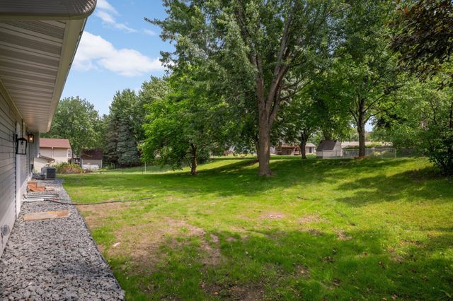 8090 159th Street W, Apple Valley, MN 55124