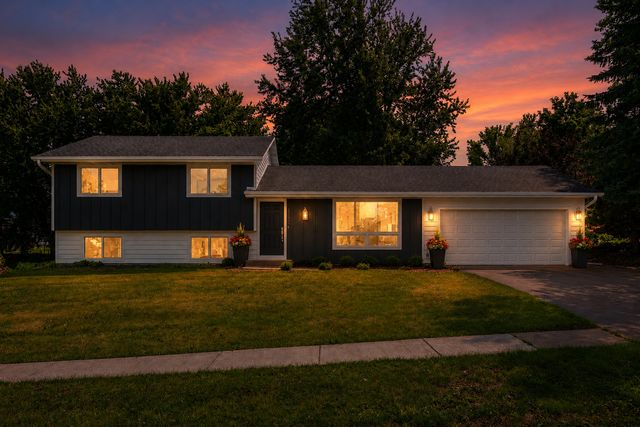 8090 159th Street W, Apple Valley, MN 55124