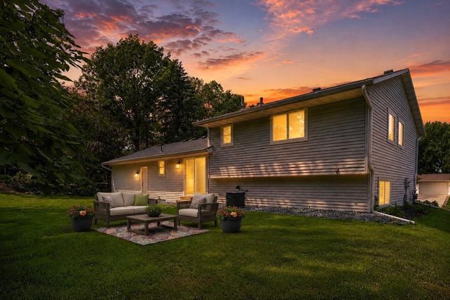 8090 159th Street W, Apple Valley, MN 55124