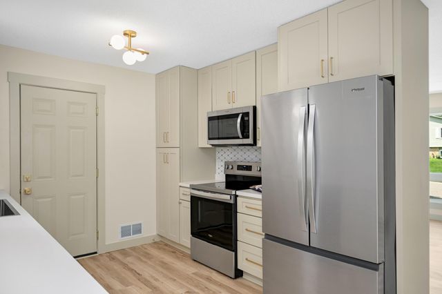 8090 159th Street W, Apple Valley, MN 55124