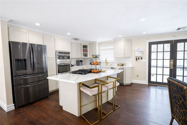 587 Central Avenue, Johnston, RI 02919