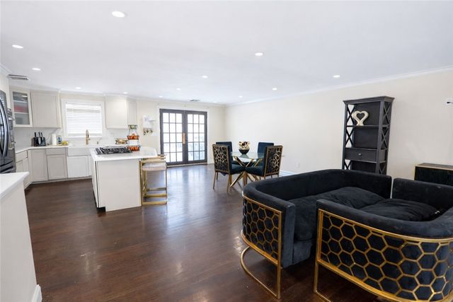 587 Central Avenue, Johnston, RI 02919