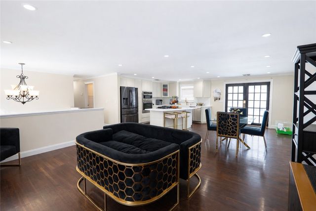 587 Central Avenue, Johnston, RI 02919