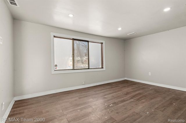 1236 E Evelyn Avenue, Hazel Park, MI 48030