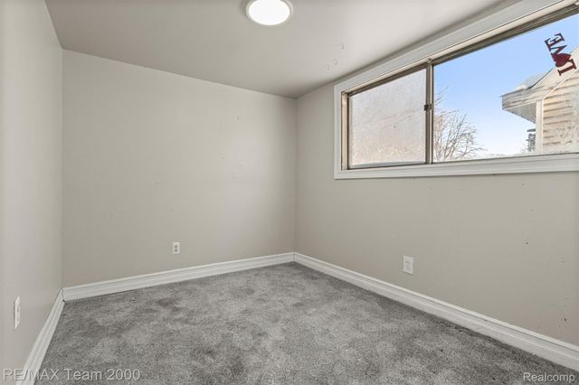 1236 E Evelyn Avenue, Hazel Park, MI 48030