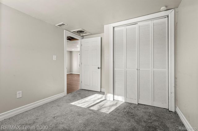 1236 E Evelyn Avenue, Hazel Park, MI 48030