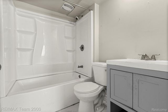 1236 E Evelyn Avenue, Hazel Park, MI 48030