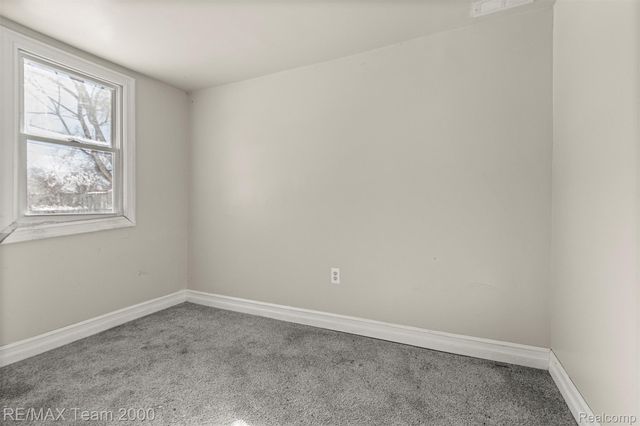 1236 E Evelyn Avenue, Hazel Park, MI 48030