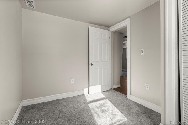 1236 E Evelyn Avenue, Hazel Park, MI 48030