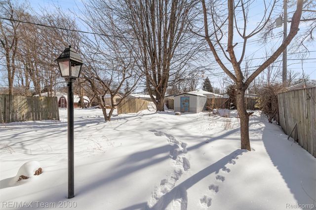 1236 E Evelyn Avenue, Hazel Park, MI 48030