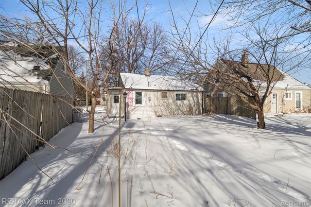 1236 E Evelyn Avenue, Hazel Park, MI 48030