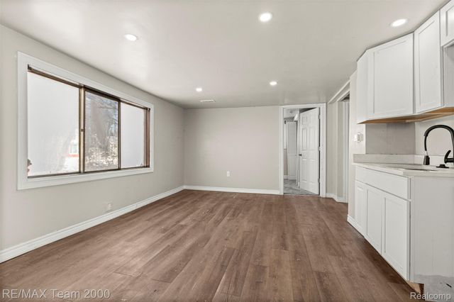 1236 E Evelyn Avenue, Hazel Park, MI 48030