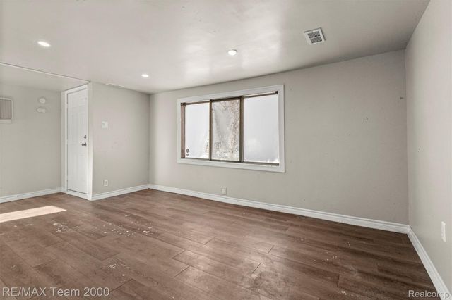 1236 E Evelyn Avenue, Hazel Park, MI 48030