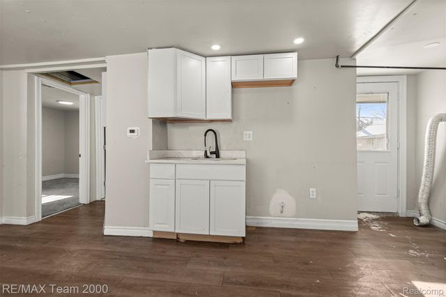 1236 E Evelyn Avenue, Hazel Park, MI 48030