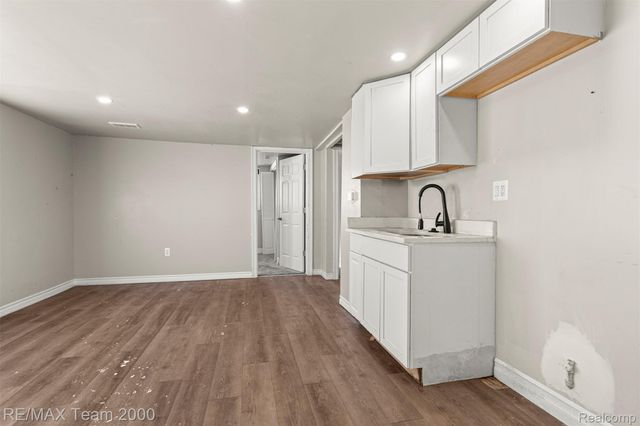 1236 E Evelyn Avenue, Hazel Park, MI 48030