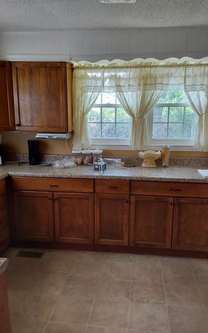 216 W Claremont Street, Gaffney, SC 29341