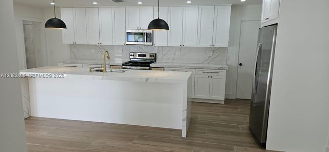 9939 NW 19th St, Coral Springs, FL 33071