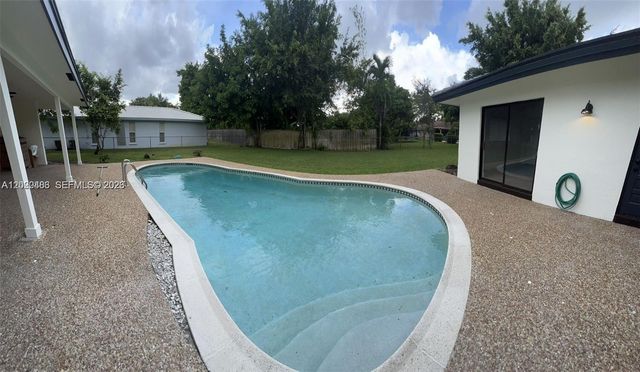 9939 NW 19th St, Coral Springs, FL 33071